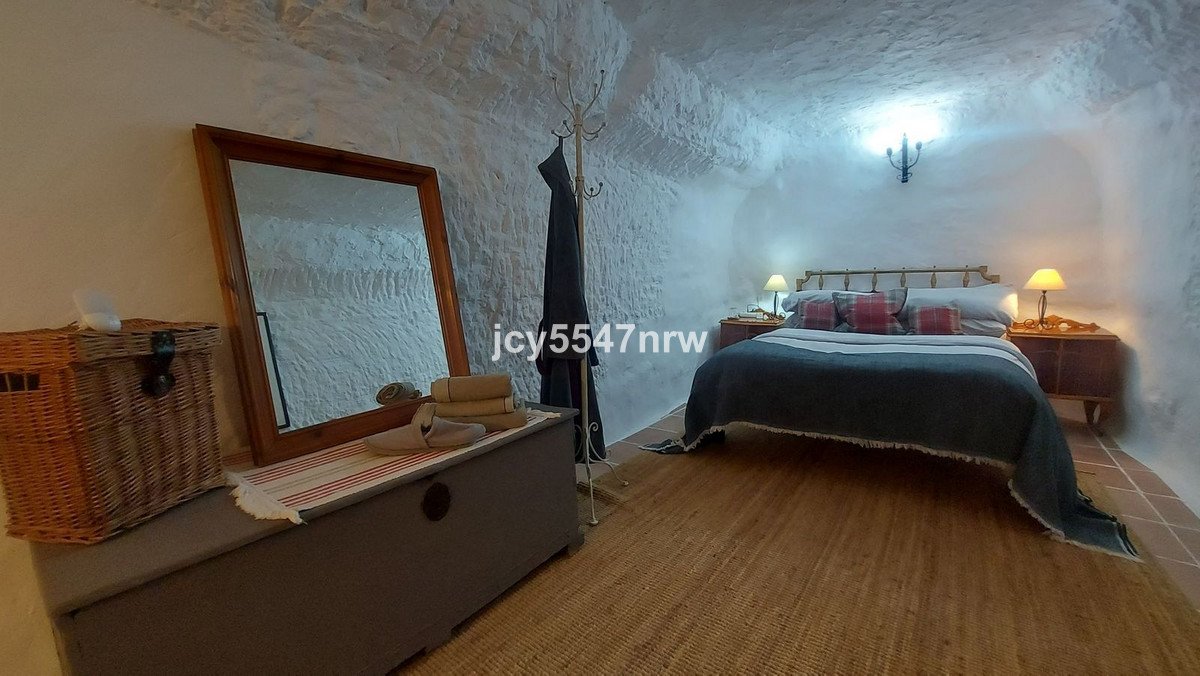 5 Bed Cave House in Baza