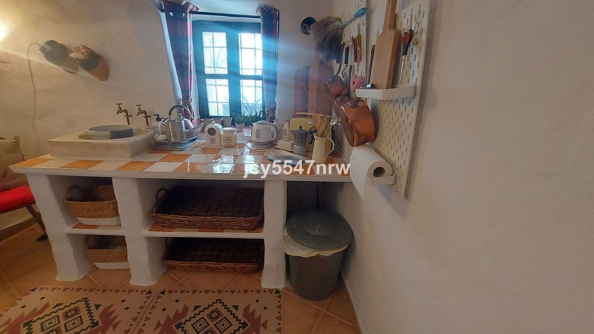 5 Bed Cave House in Baza