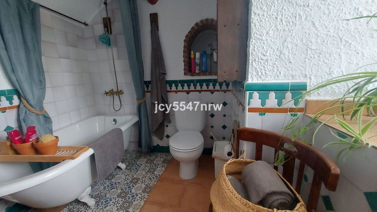 5 Bed Cave House in Baza