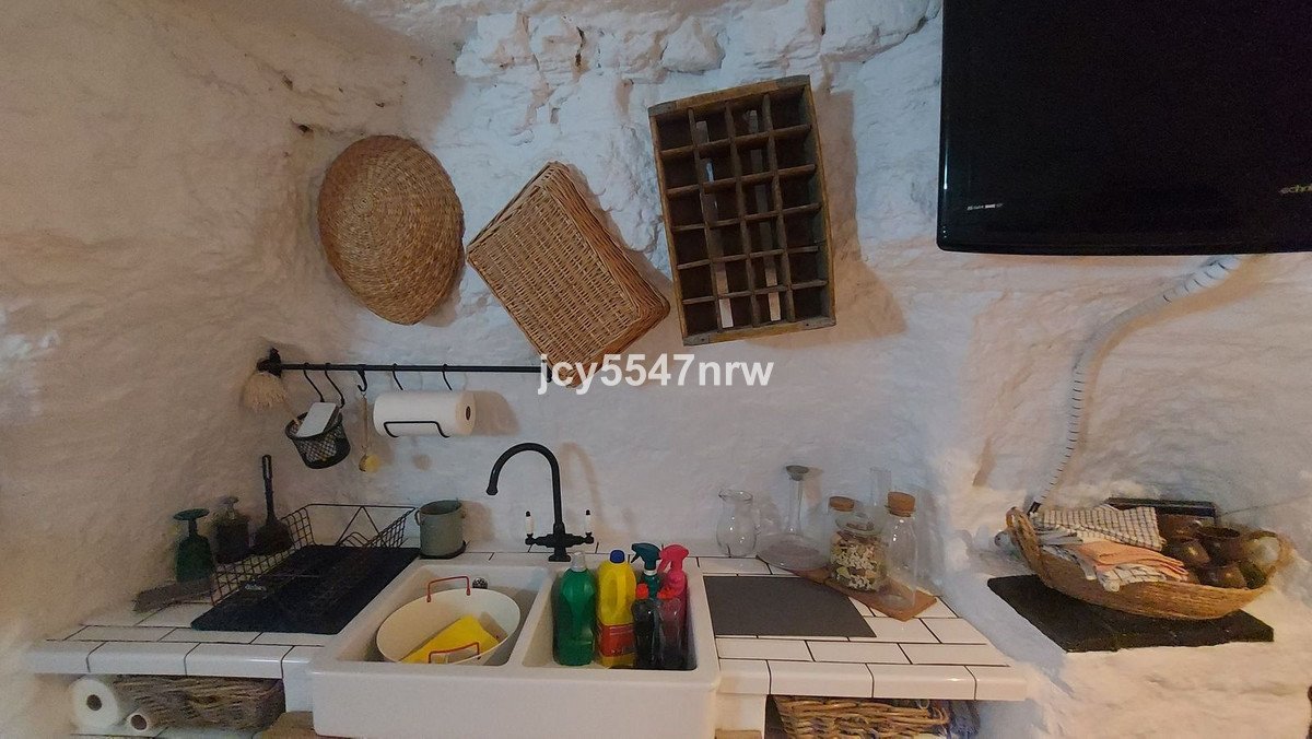 5 Bed Cave House in Baza