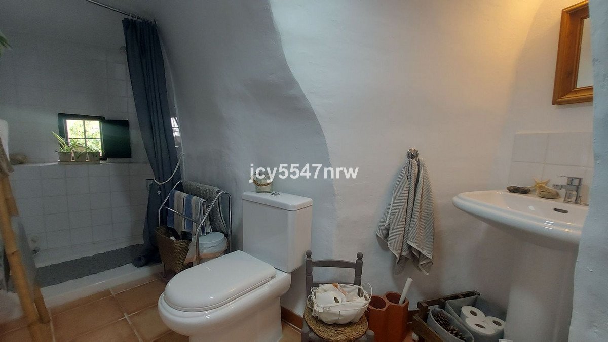 5 Bed Cave House in Baza