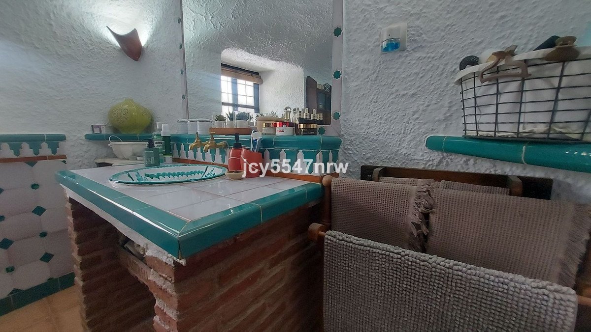 5 Bed Cave House in Baza