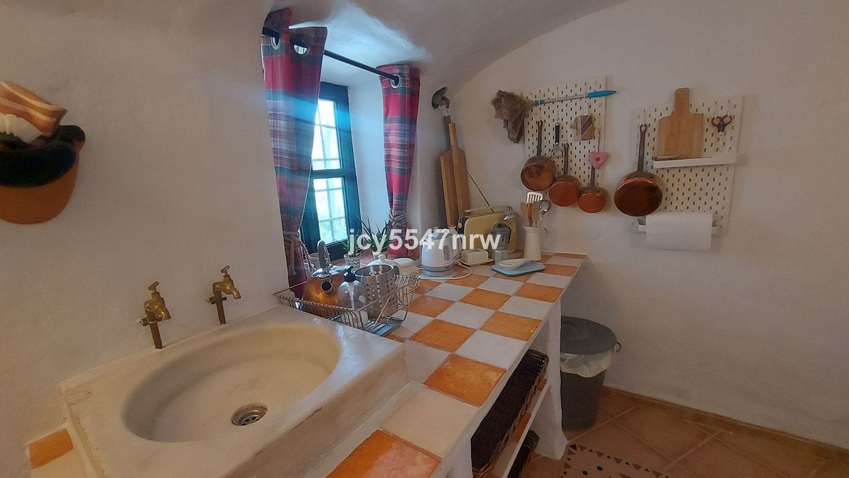 5 Bed Cave House in Baza
