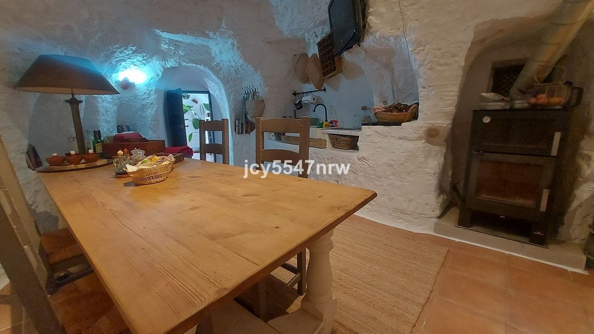 5 Bed Cave House in Baza
