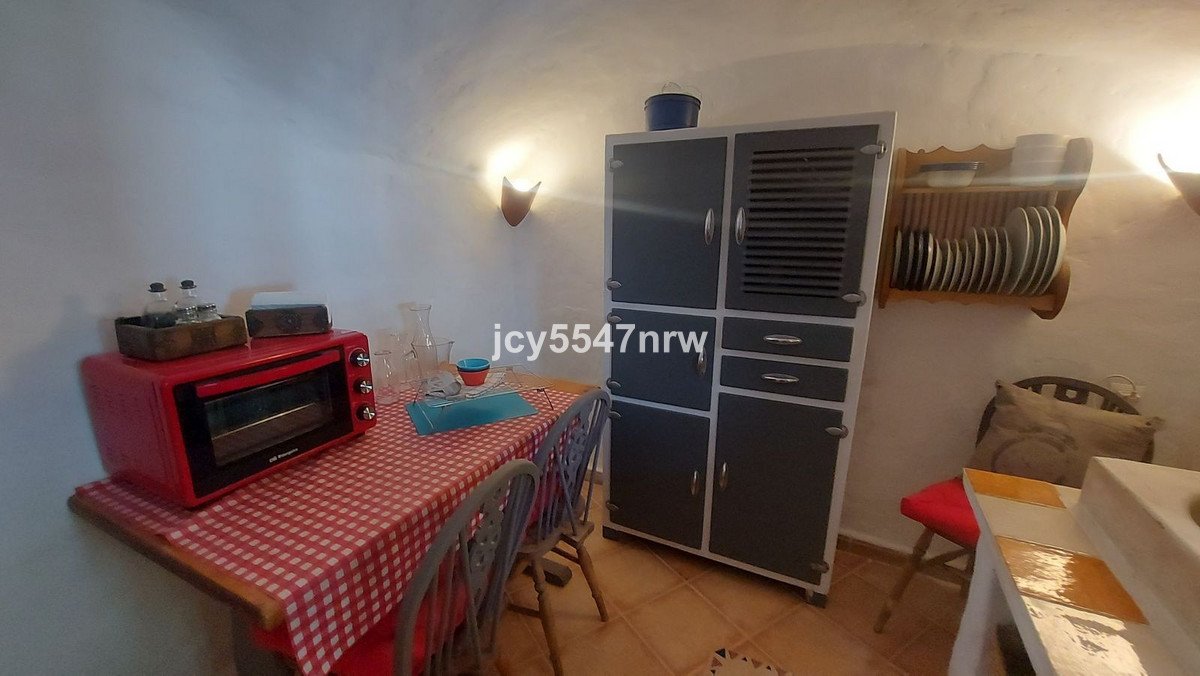 5 Bed Cave House in Baza