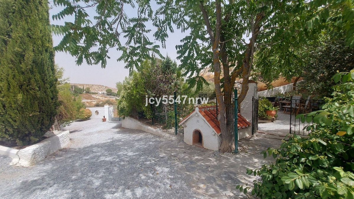 5 Bed Cave House in Baza