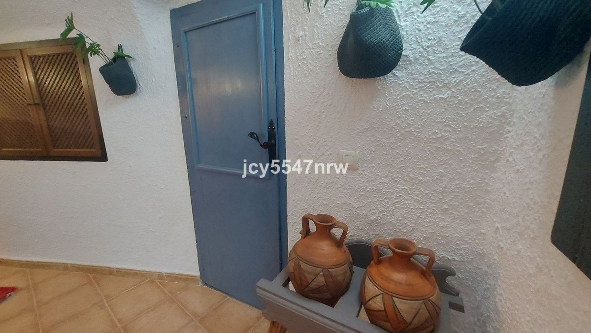 5 Bed Cave House in Baza