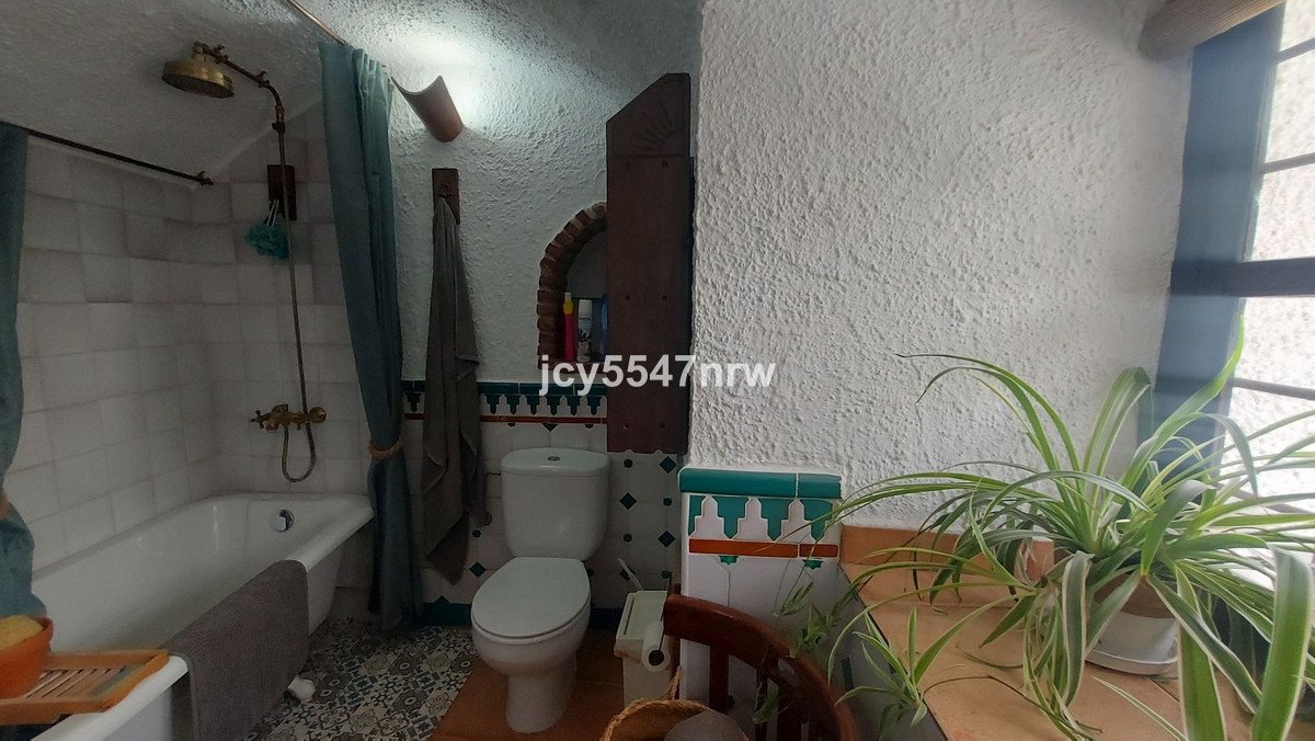 5 Bed Cave House in Baza