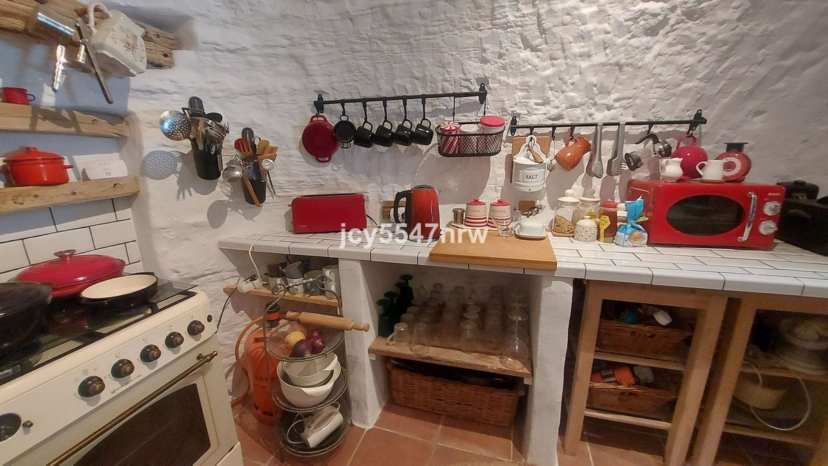 5 Bed Cave House in Baza