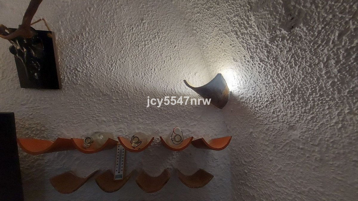 5 Bed Cave House in Baza