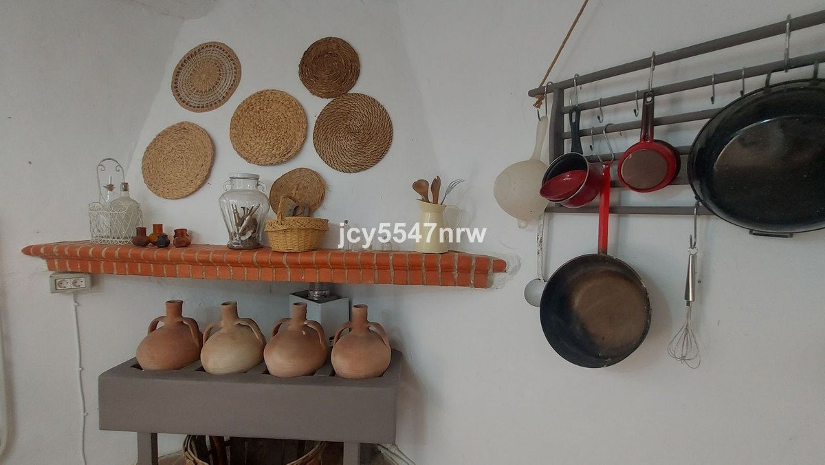 5 Bed Cave House in Baza