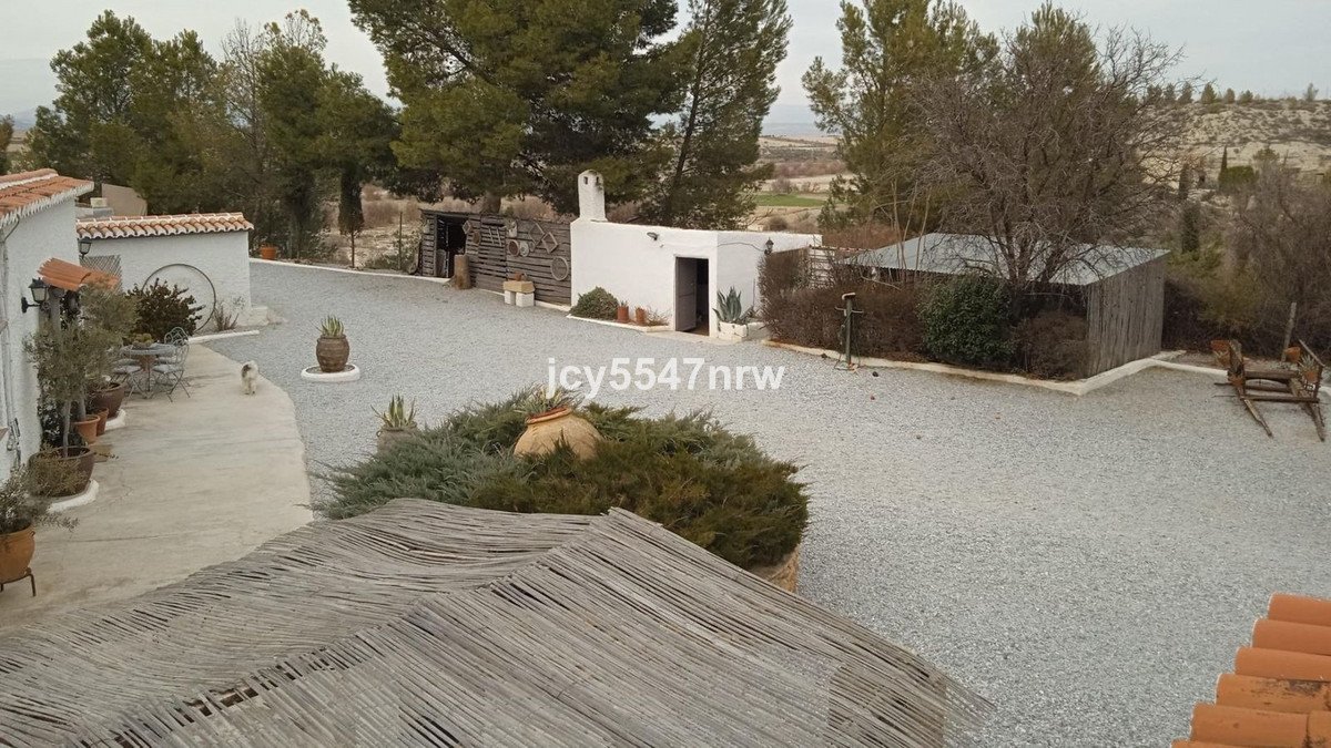 5 Bed Cave House in Baza