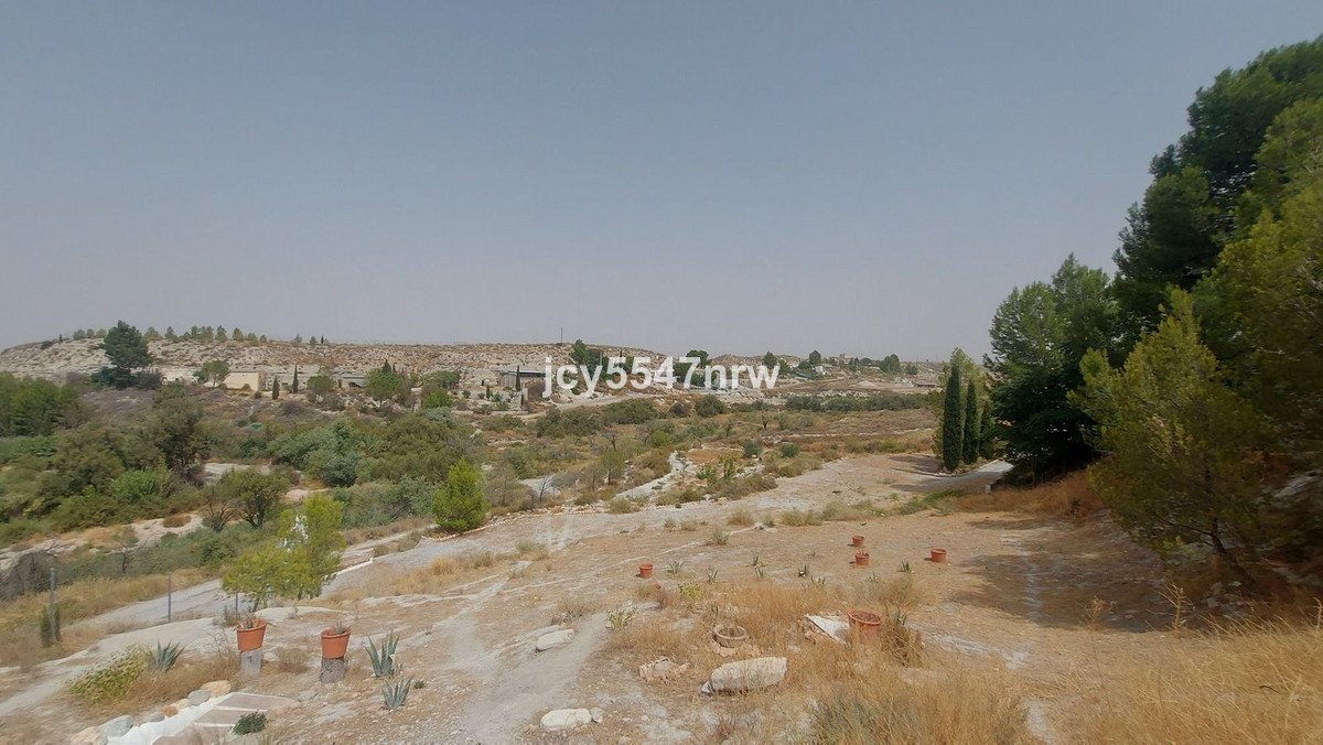 5 Bed Cave House in Baza