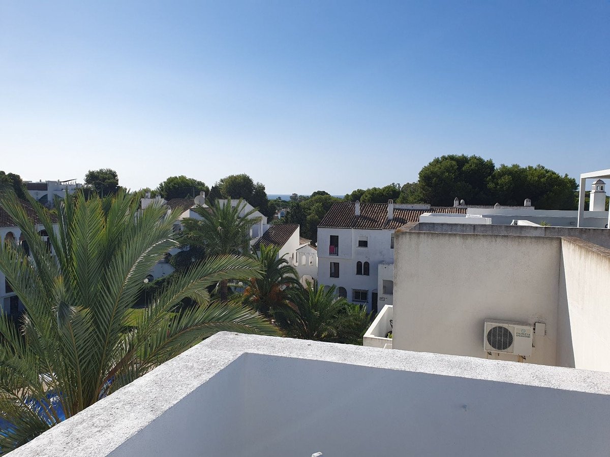 2 Bed Penthouse in El Paraiso