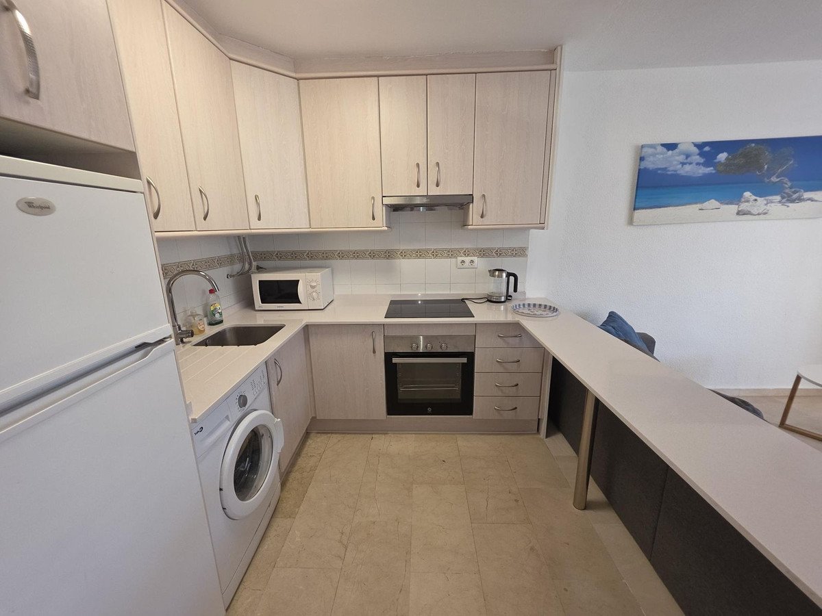 2 Bed Middle Floor Apartment in Fuengirola