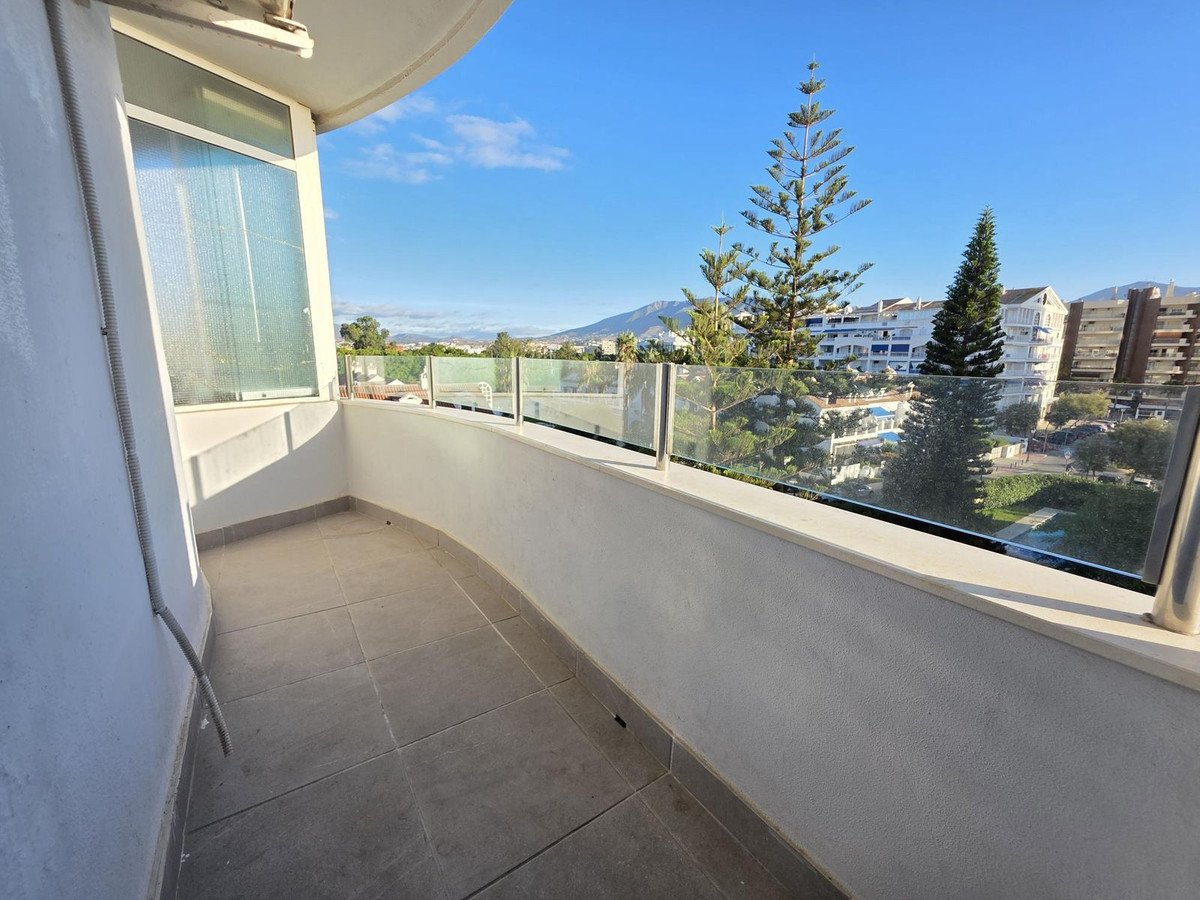2 Bed Middle Floor Apartment in Fuengirola