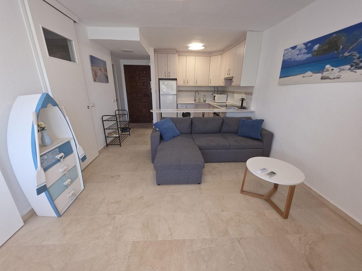 2 Bed Middle Floor Apartment in Fuengirola