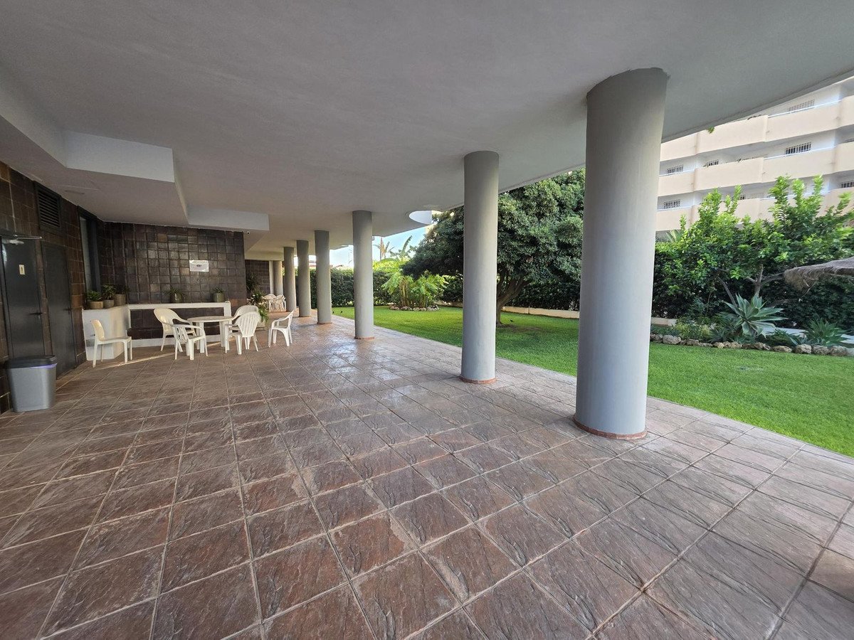 2 Bed Middle Floor Apartment in Fuengirola