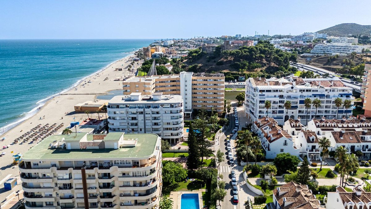 2 Bed Middle Floor Apartment in Fuengirola