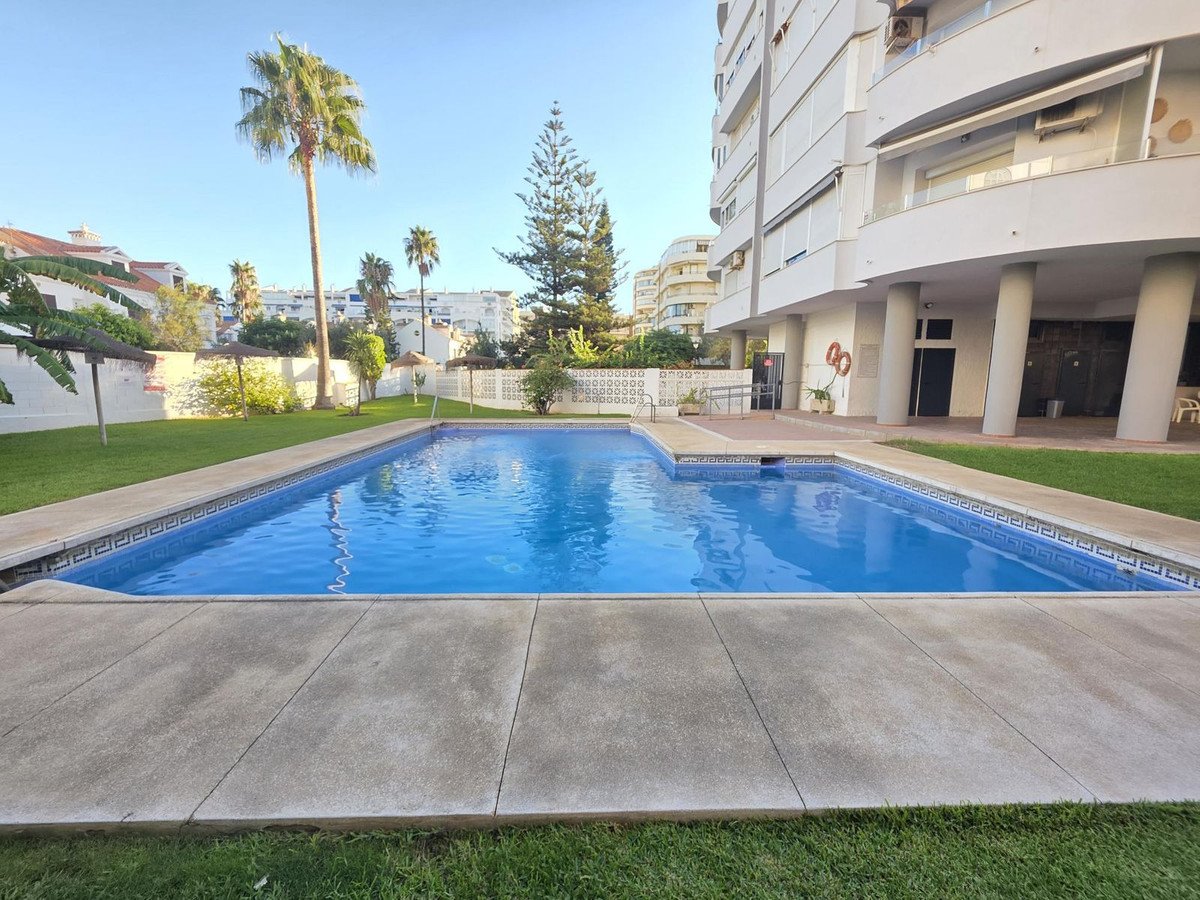 2 Bed Middle Floor Apartment in Fuengirola