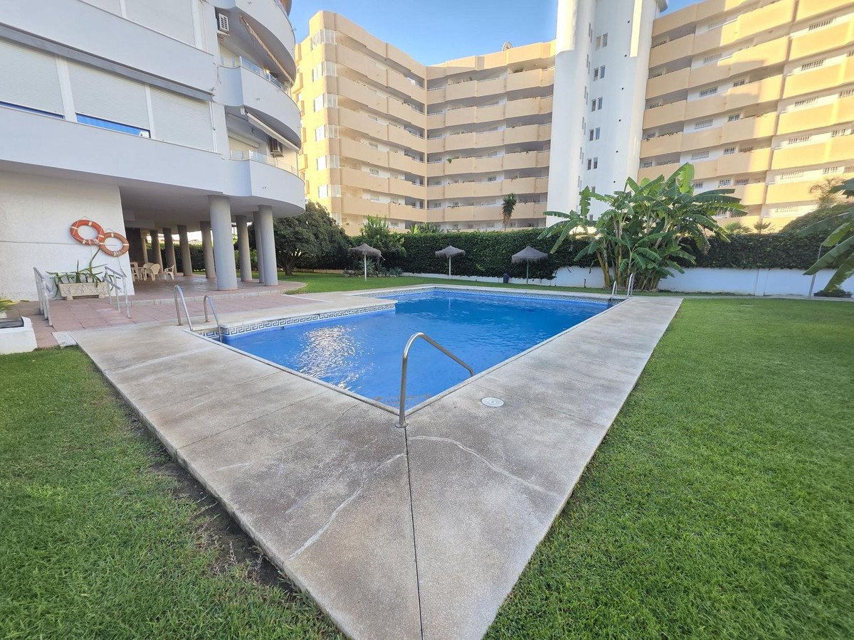 2 Bed Middle Floor Apartment in Fuengirola