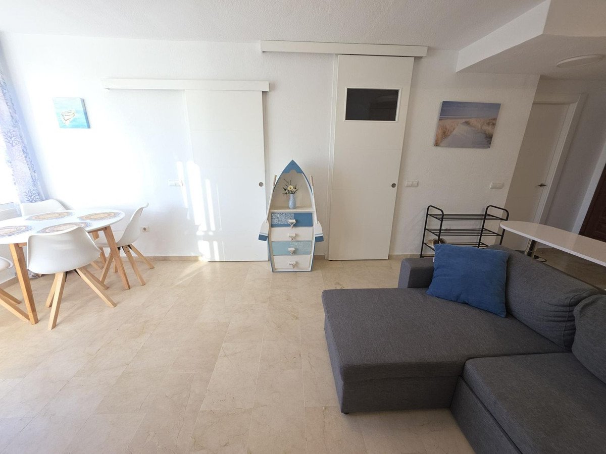 2 Bed Middle Floor Apartment in Fuengirola
