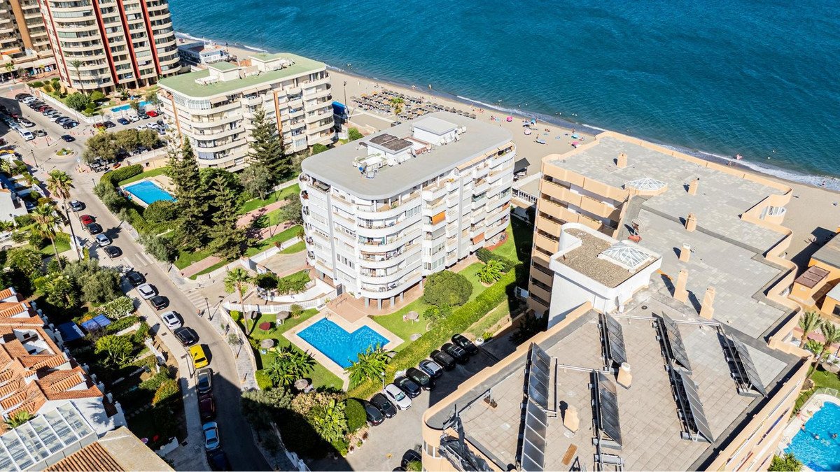 2 Bed Middle Floor Apartment in Fuengirola