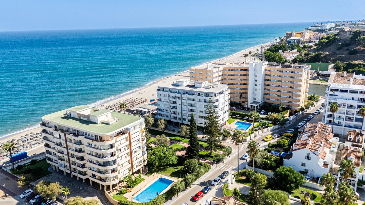 2 Bed Middle Floor Apartment in Fuengirola