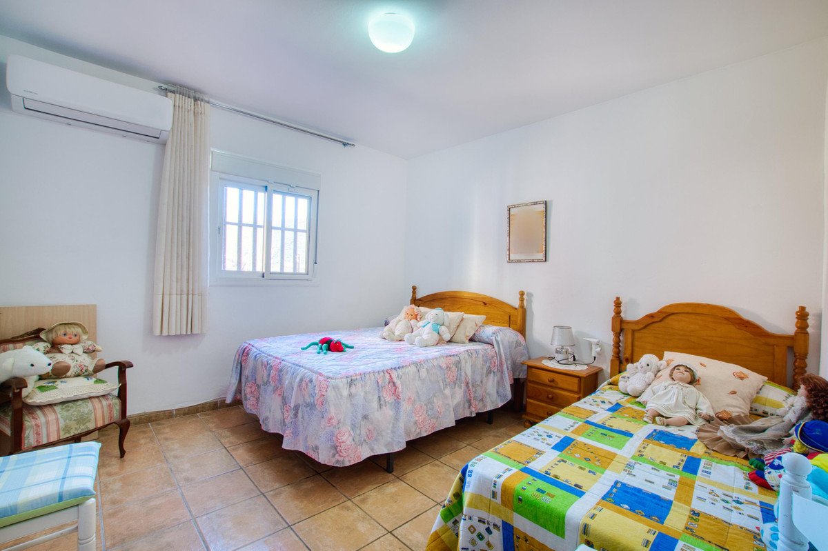 4 Bed Finca - Cortijo in Alcaucín