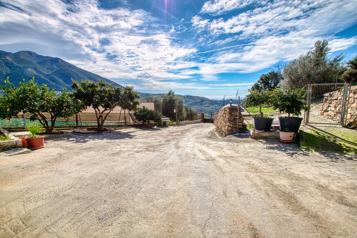 4 Bed Finca - Cortijo in Alcaucín