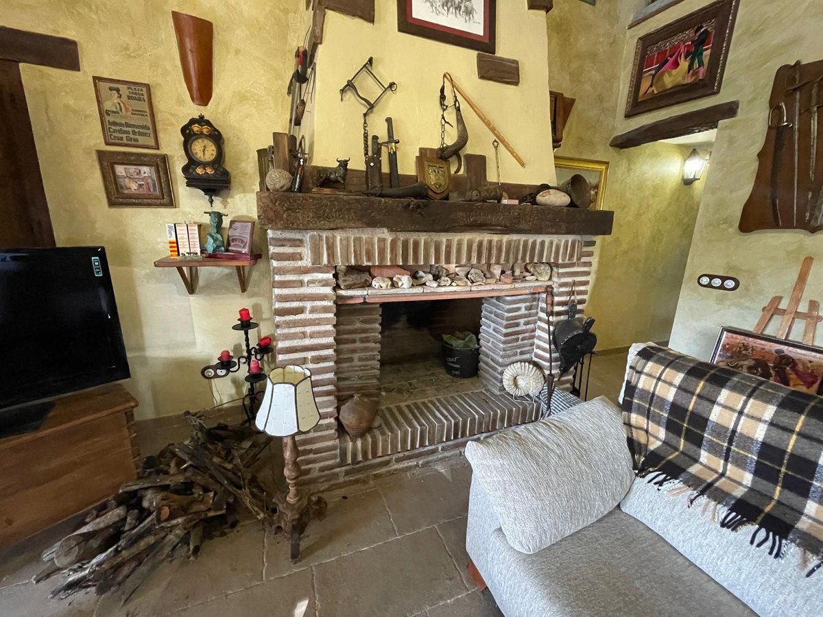 3 Bed Finca - Cortijo in Alfarnate