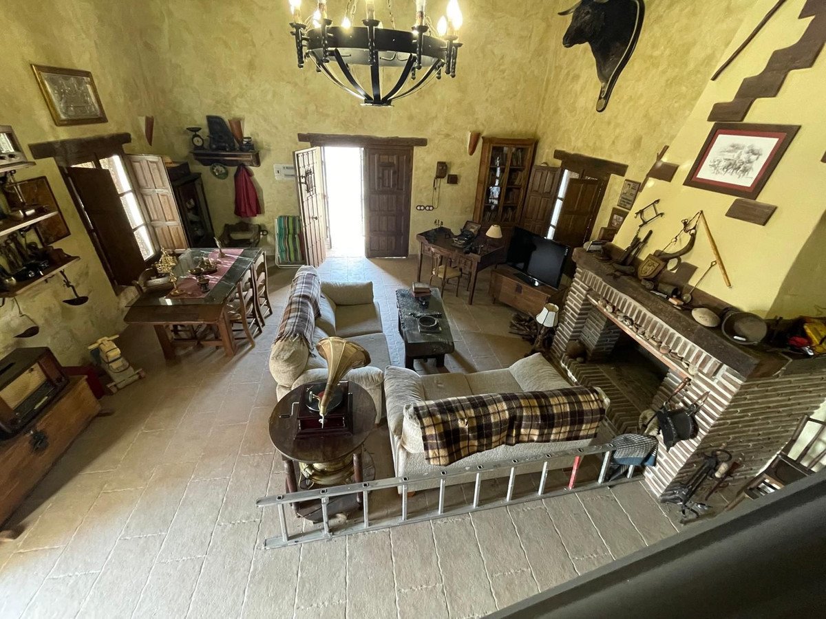3 Bed Finca - Cortijo in Alfarnate