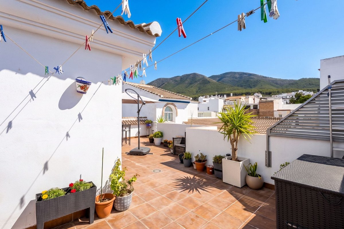 5 Bed Townhouse in Alhaurín el Grande
