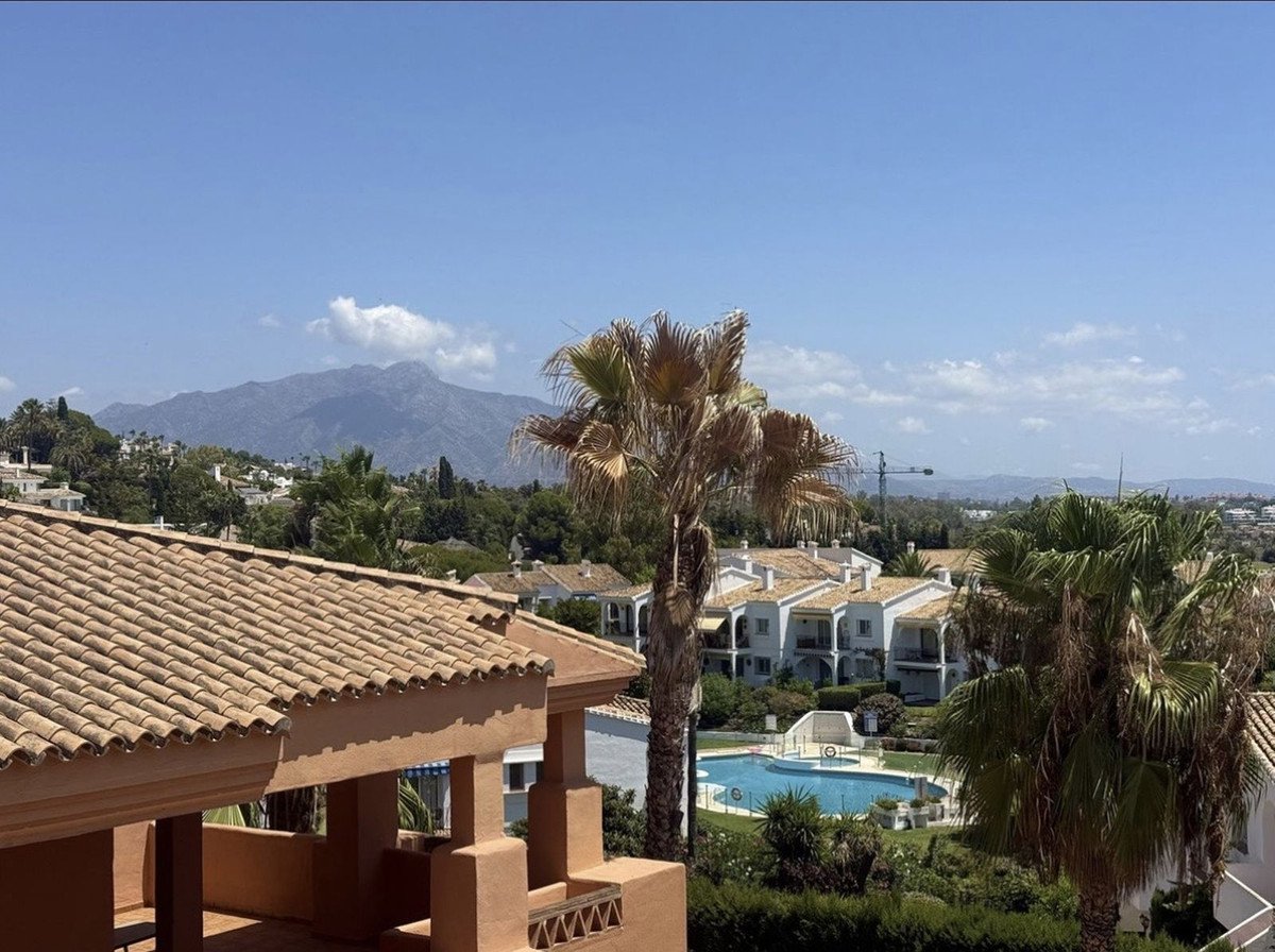 3 Bed Penthouse Duplex in El Paraiso