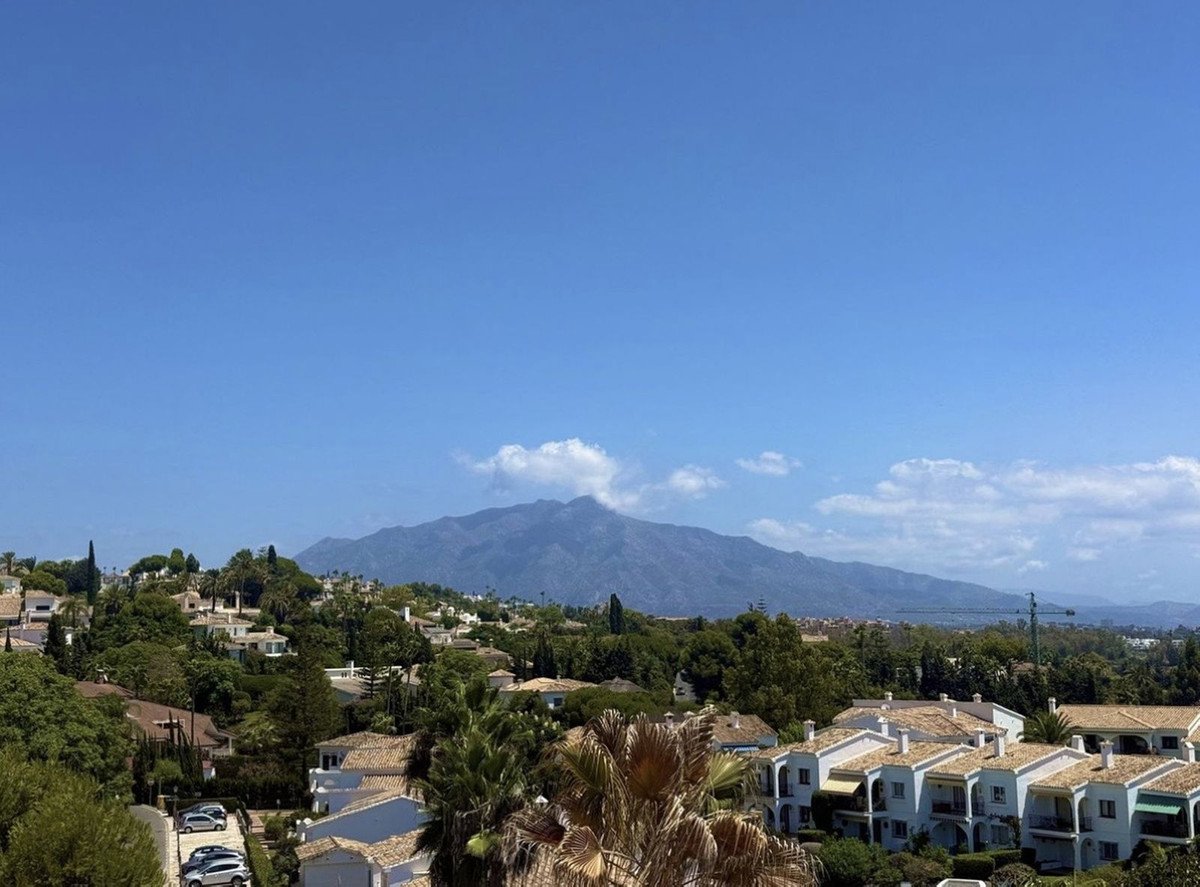 3 Bed Penthouse Duplex in El Paraiso