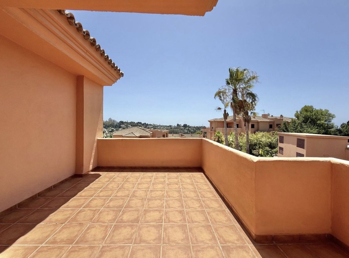 3 Bed Penthouse Duplex in El Paraiso