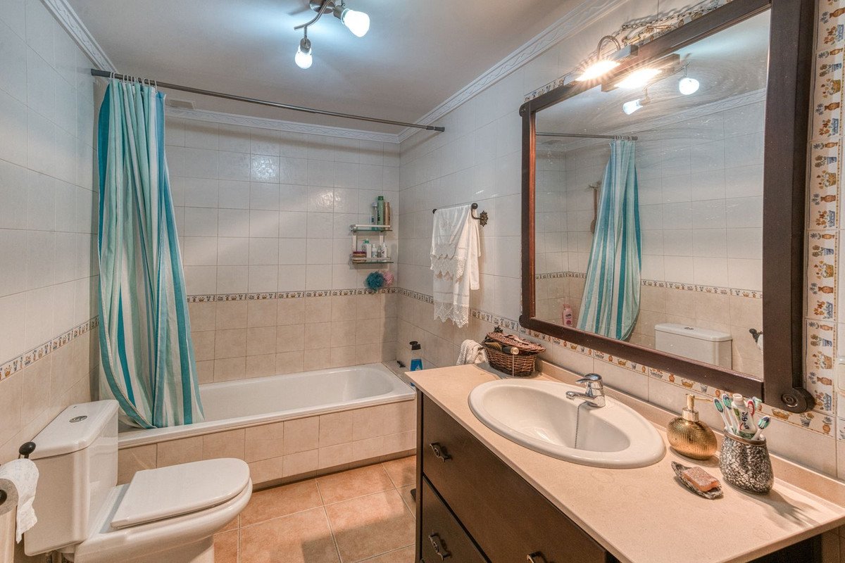 4 Bed Townhouse in Coín
