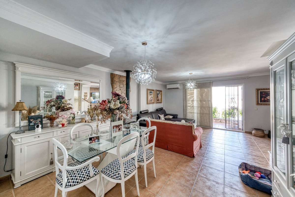 4 Bed Townhouse in Coín