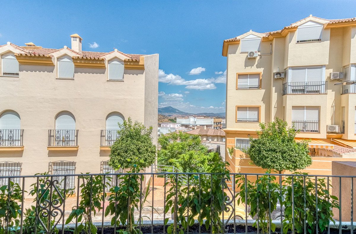 4 Bed Townhouse in Coín