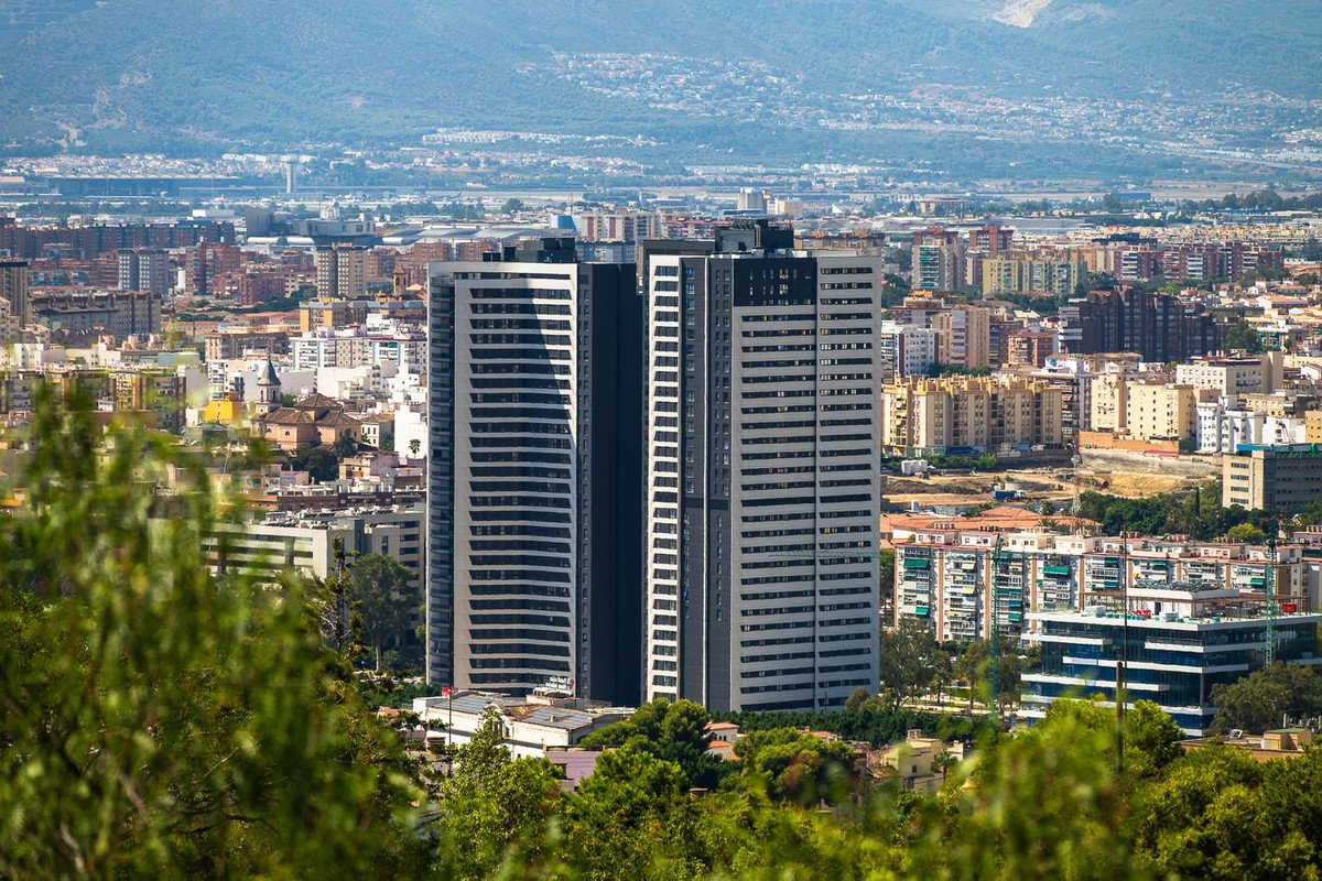 2 Bed Top Floor Apartment in Capuchinos