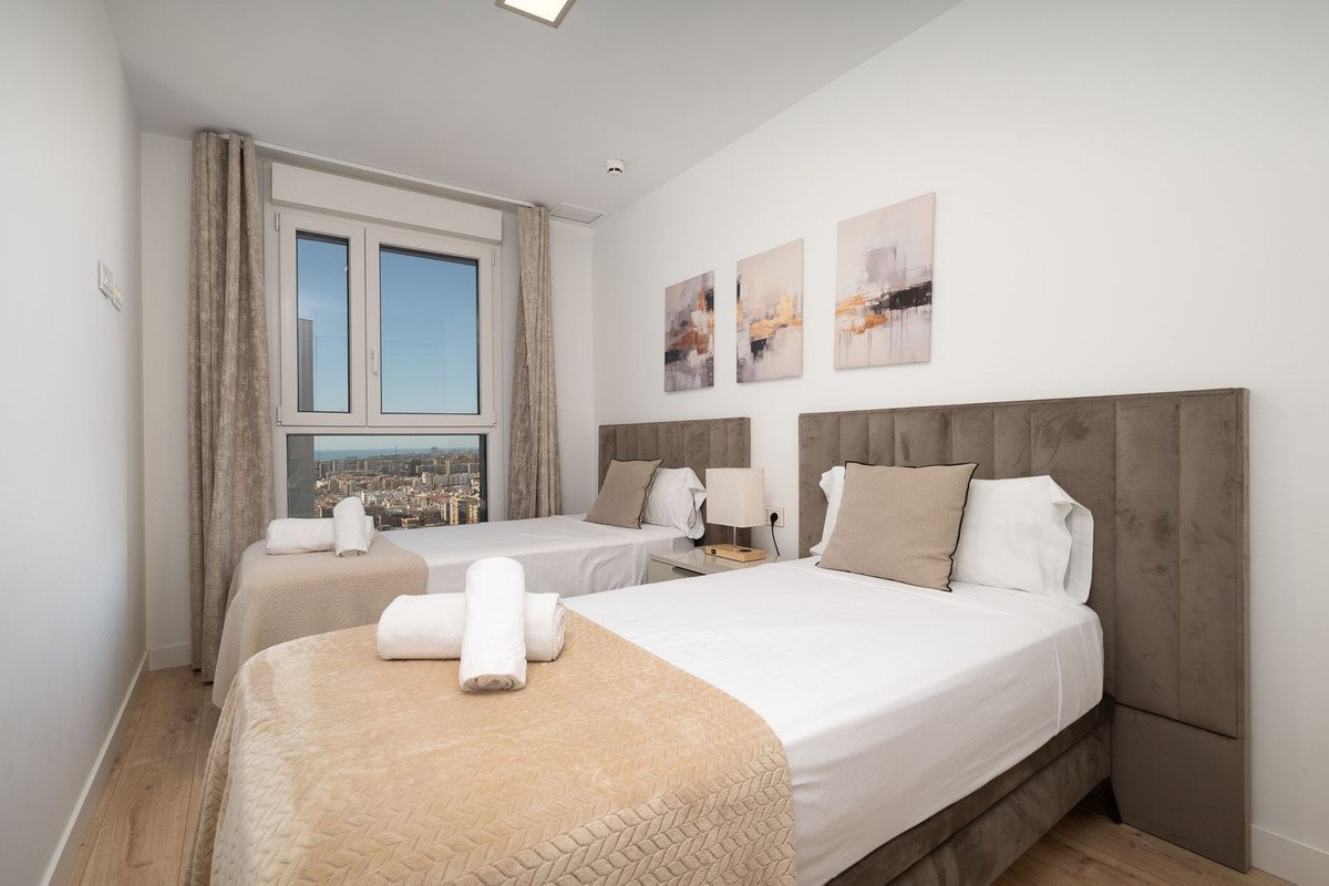 2 Bed Top Floor Apartment in Capuchinos