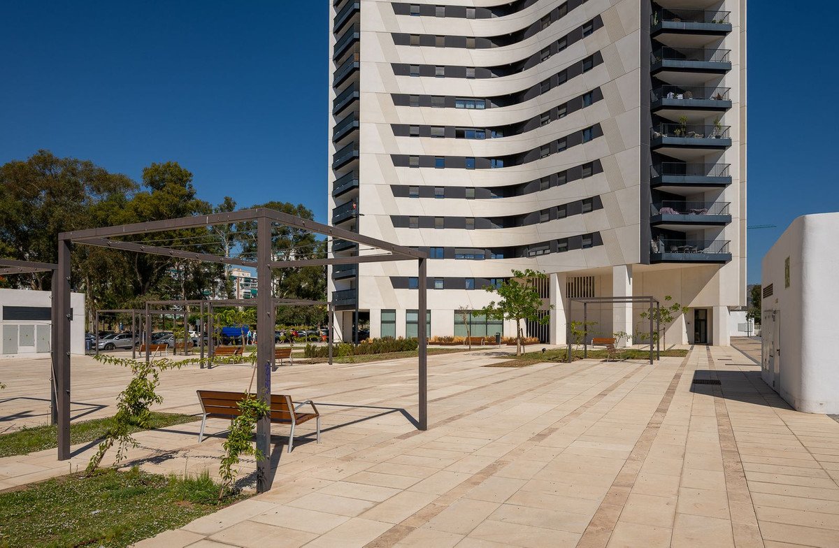 2 Bed Top Floor Apartment in Capuchinos