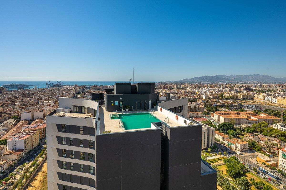 2 Bed Top Floor Apartment in Capuchinos