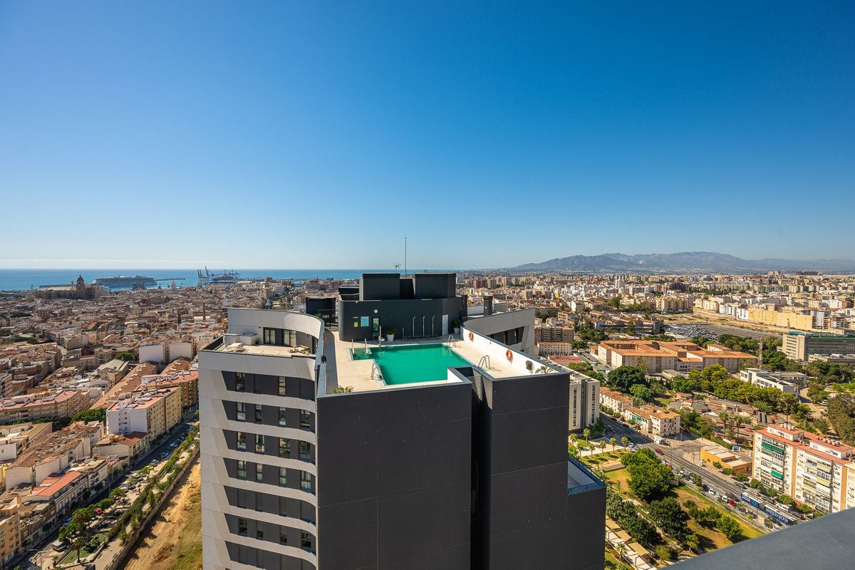 2 Bed Top Floor Apartment in Capuchinos