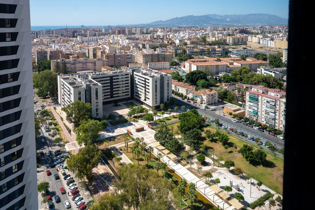 2 Bed Top Floor Apartment in Capuchinos