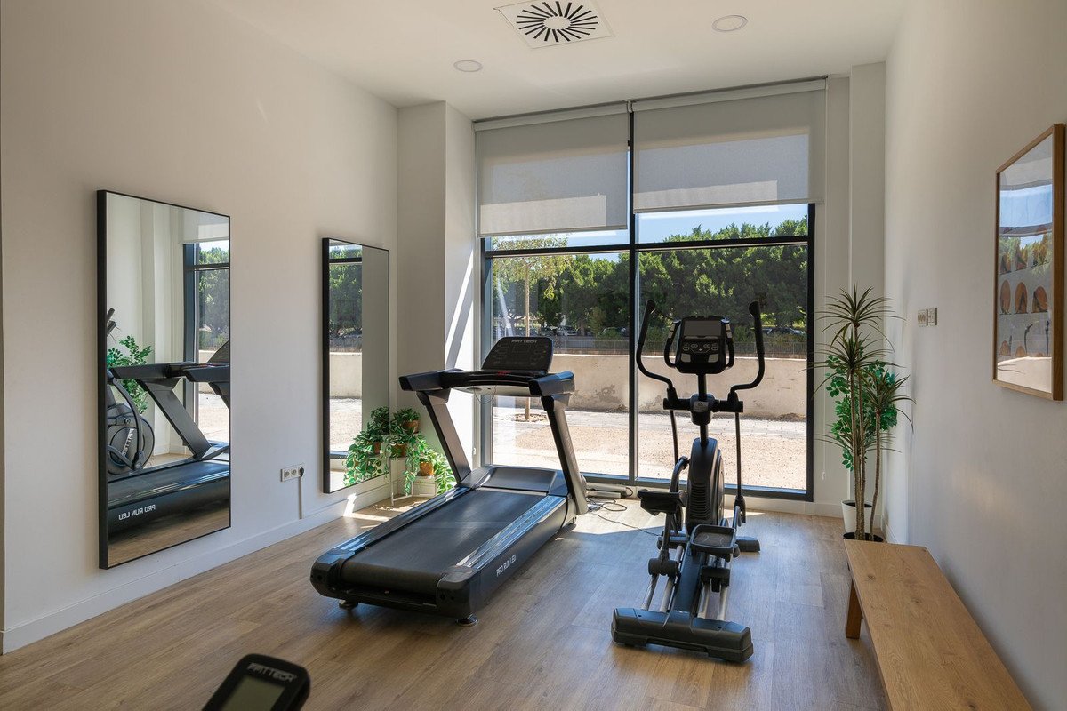 2 Bed Top Floor Apartment in Capuchinos