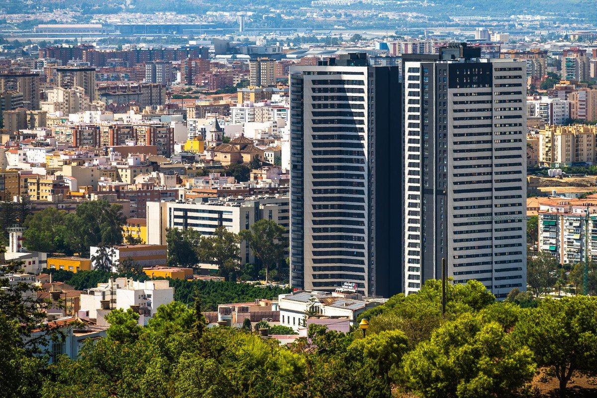 2 Bed Top Floor Apartment in Capuchinos