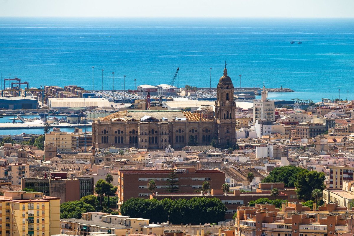 2 Bed Top Floor Apartment in Capuchinos