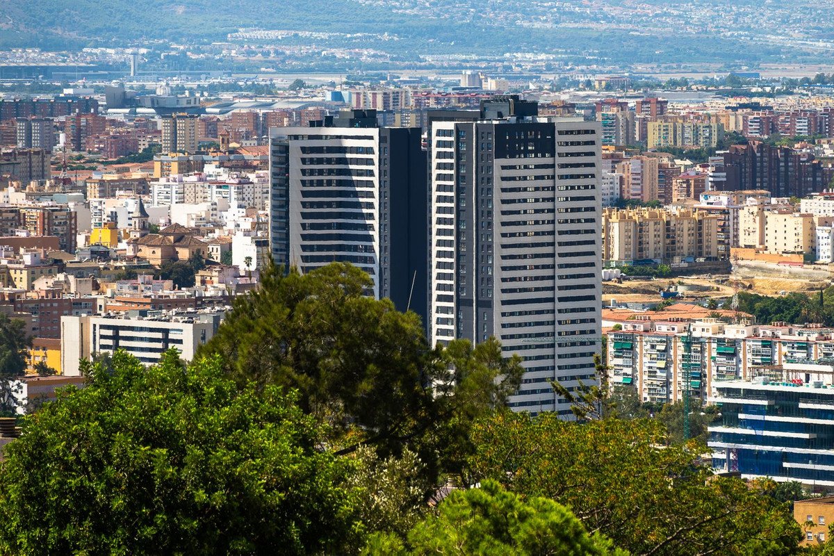 2 Bed Top Floor Apartment in Capuchinos