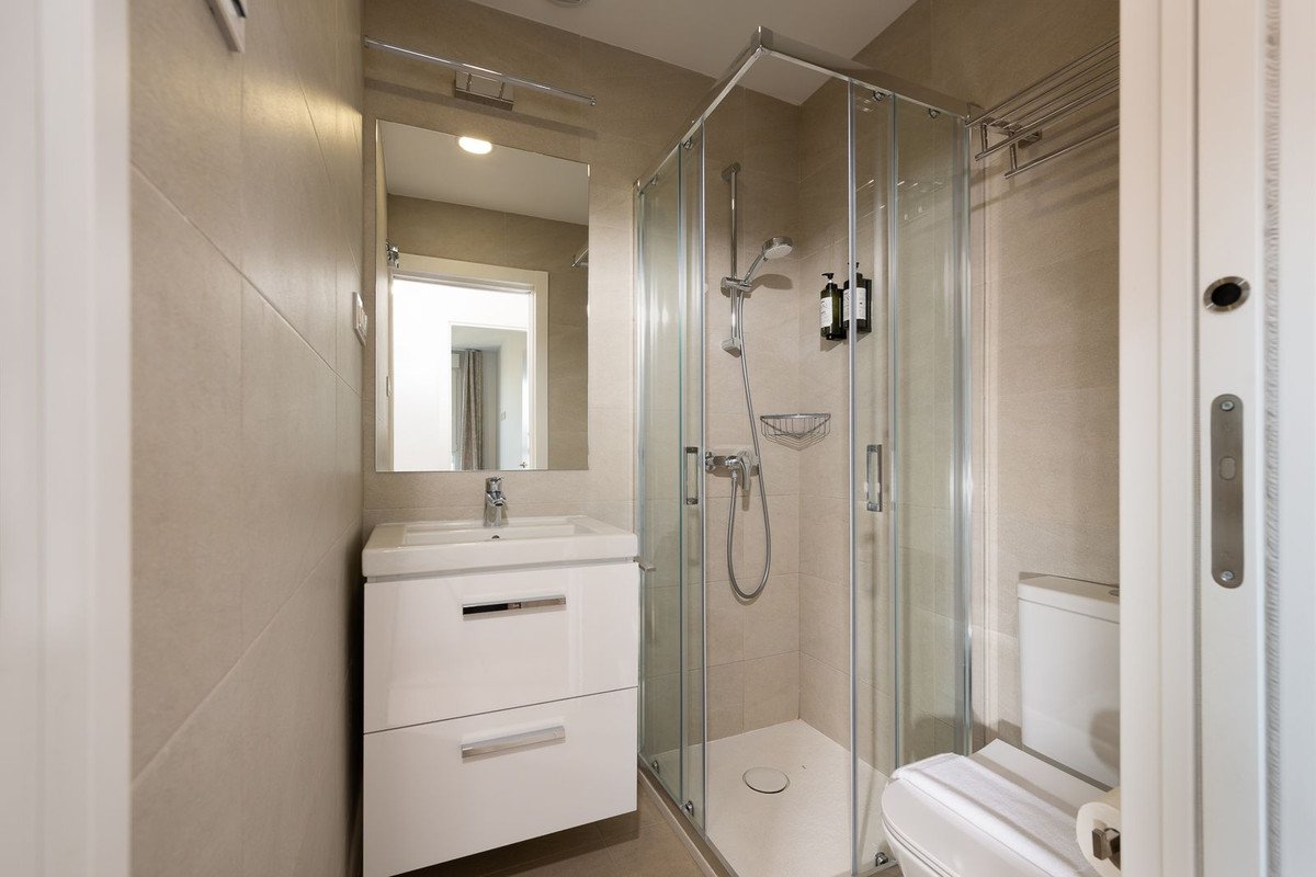 2 Bed Top Floor Apartment in Capuchinos